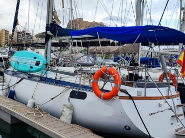 Segeln durch die Bucht von Alicante