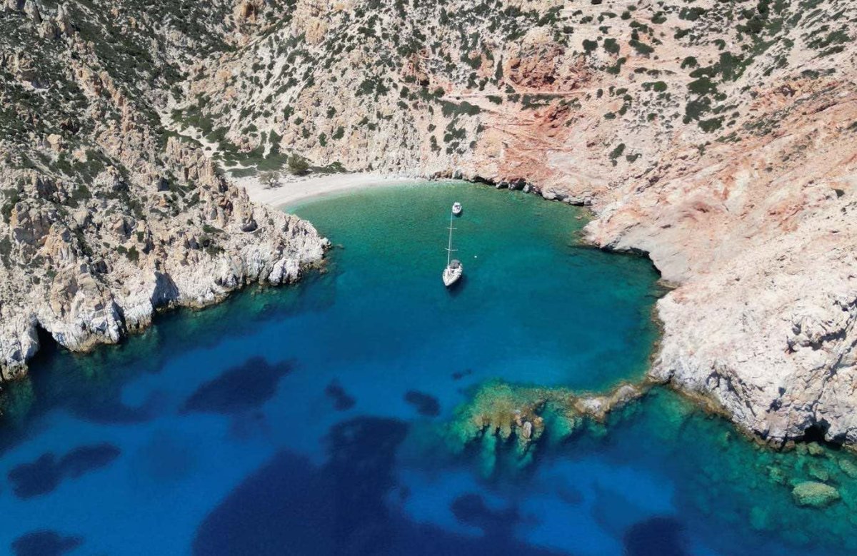Excursión de navegación en el mar Mediterráneo