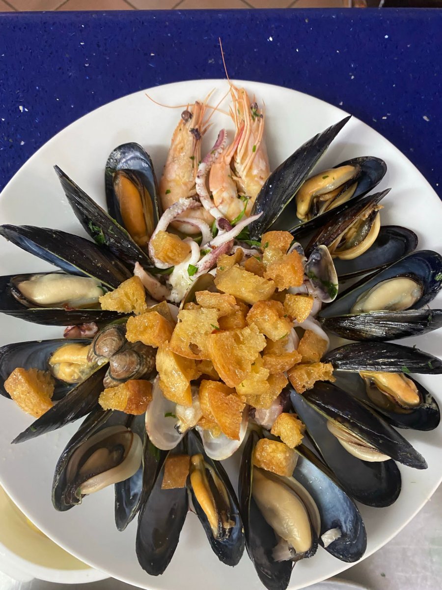 Explora las aguas del mar Tirreno