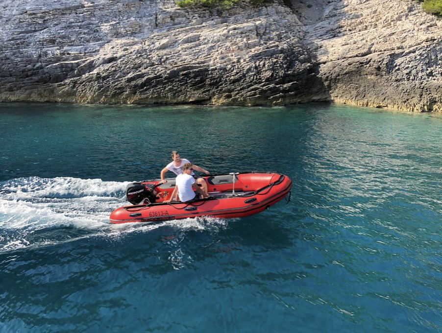 Learn to sail and navigate with expert guidance