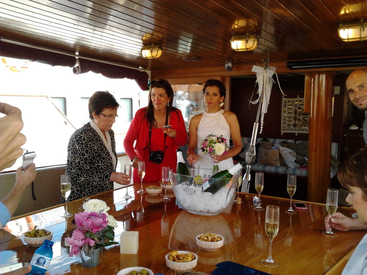 History and beauty on a boat tour