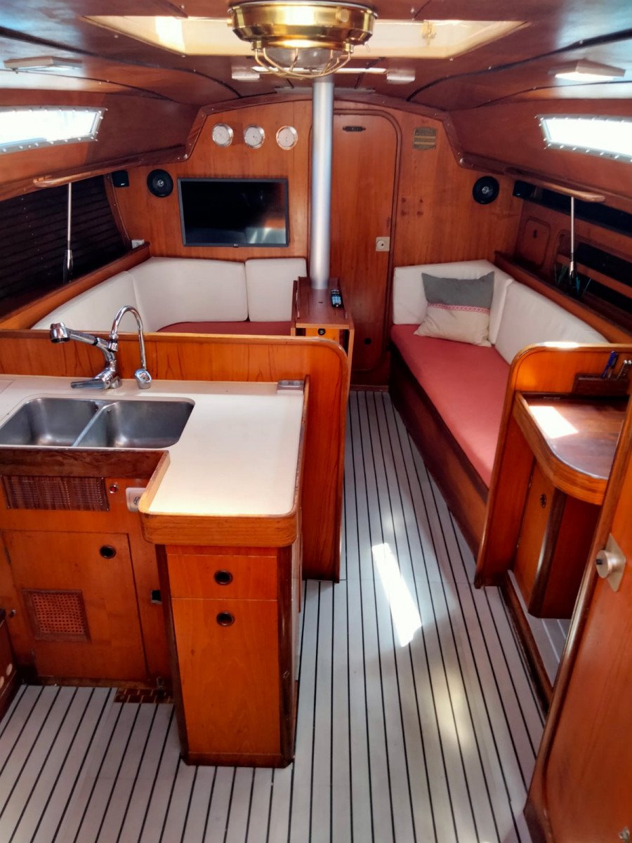 Disfruta-de-este-espectacular-velero-en-Ibiza