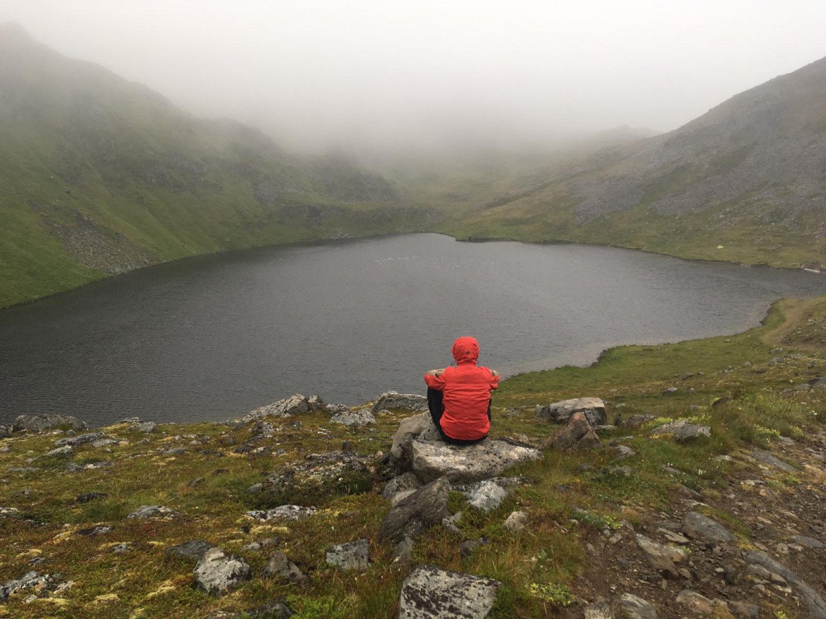 Viaje en velero a la tumba de la noche polar