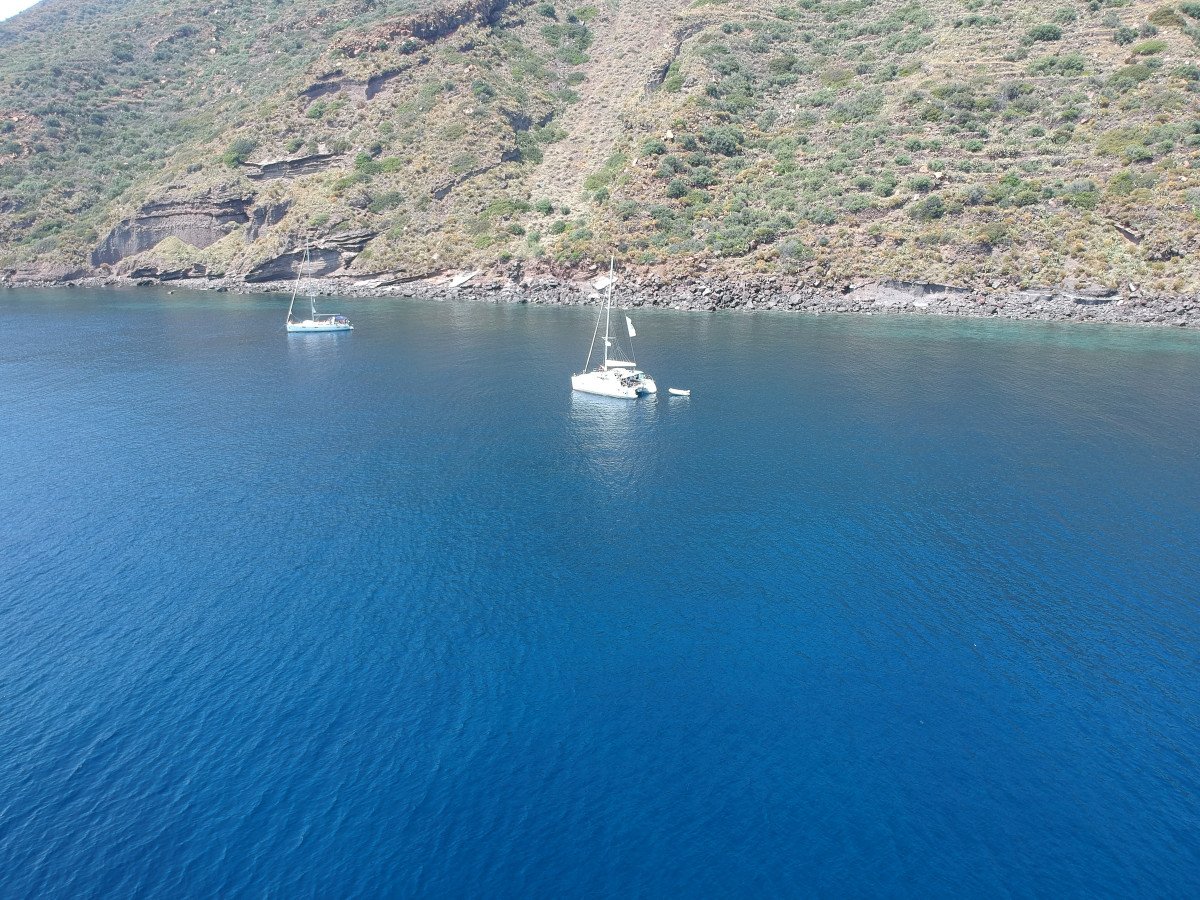 Weekly cruises to the Aeolian Islands on a sailboat