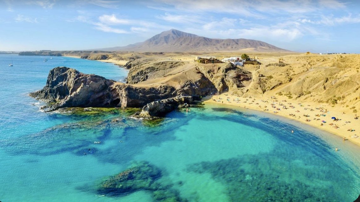 Naviga in catamarano tra le isole della Macaronesia