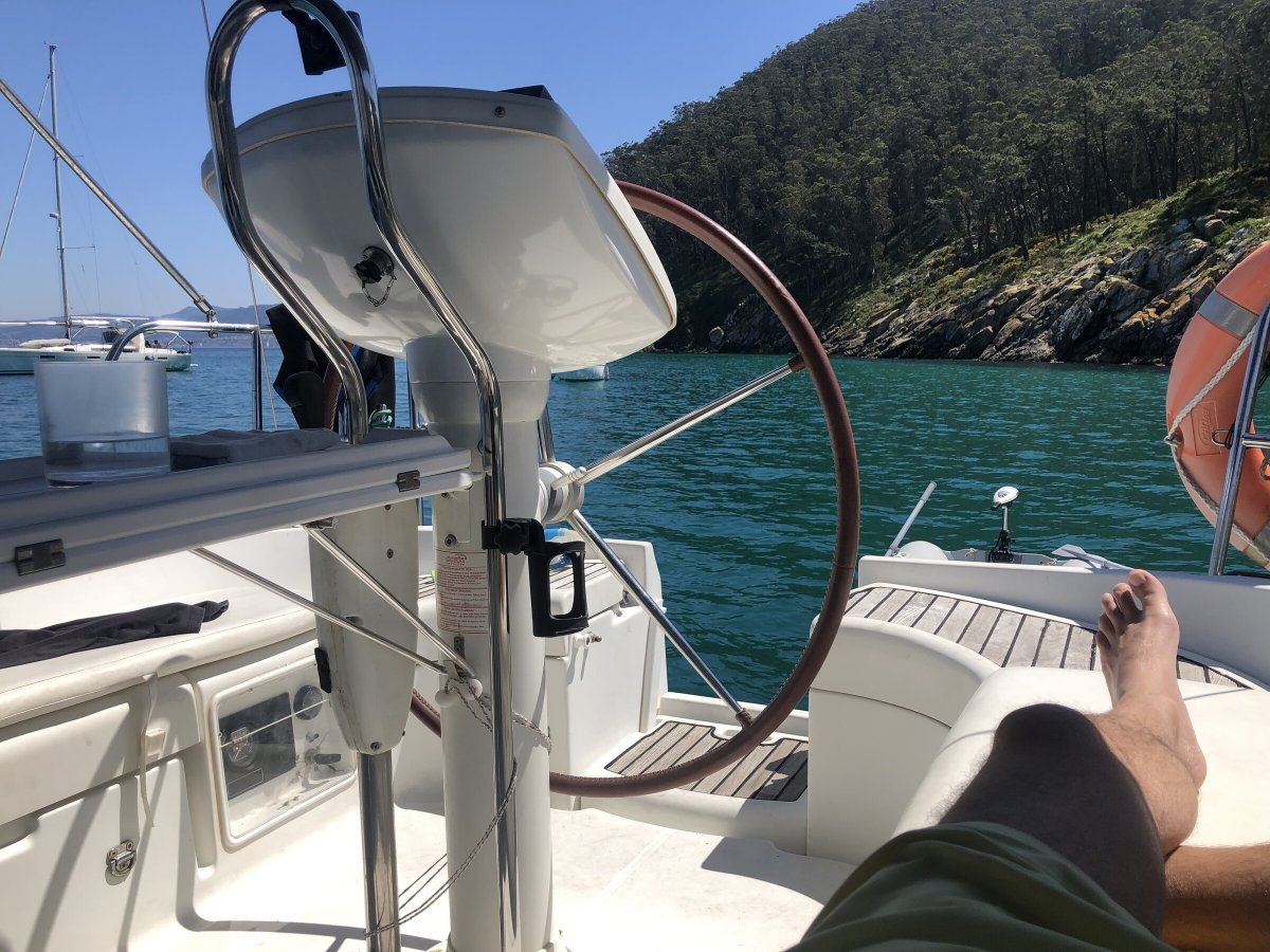 Sailing trip in the Ría de Vigo towards the sunset