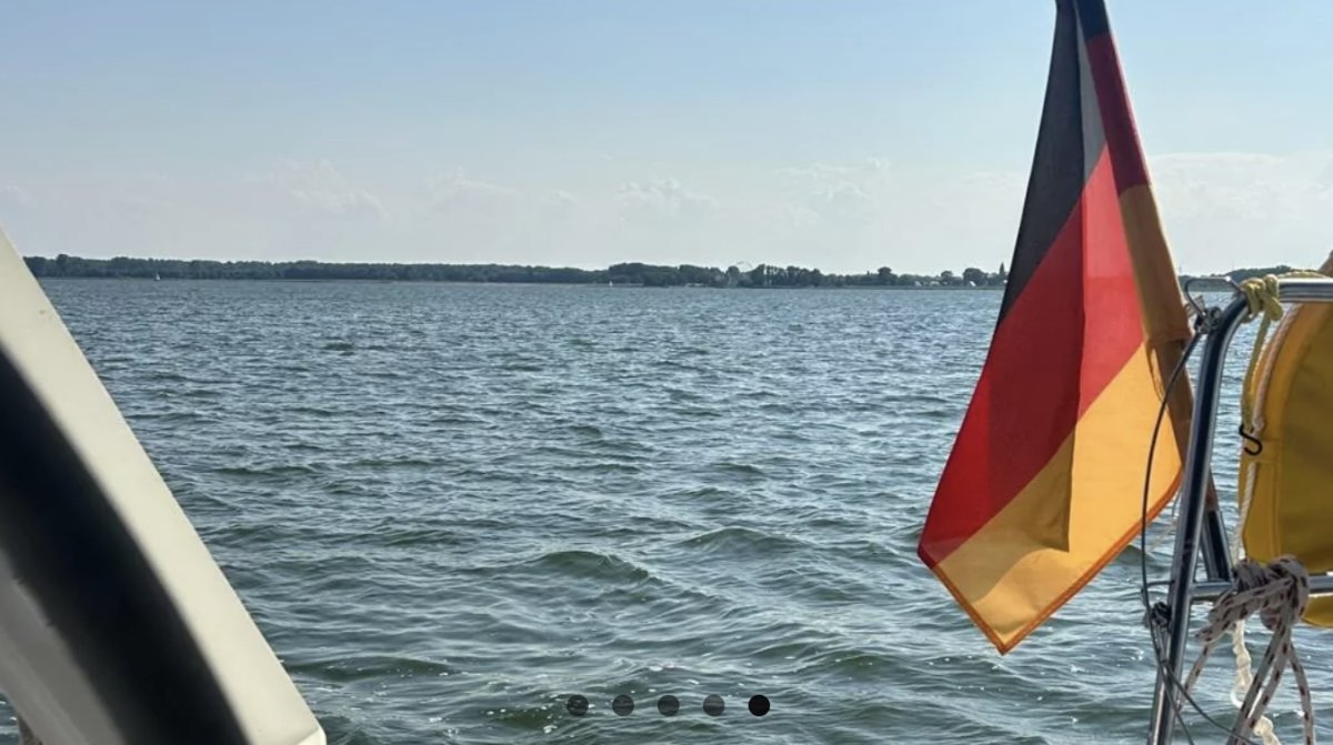Sailing experience on the sea