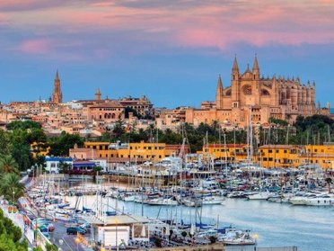 Naviga sulla tratta Valencia - Maiorca - Barcellona a bordo di un veliero.