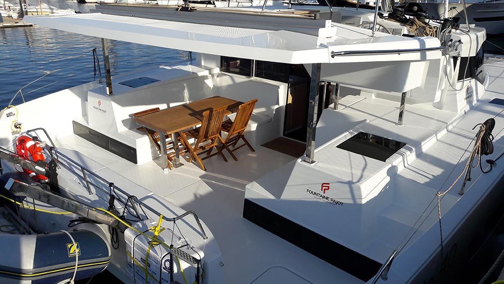 Barco a motor - Fountaine - Pajot