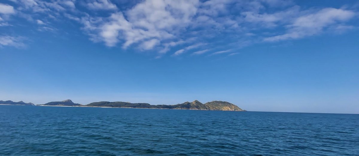 Sail the Cíes Islands with concert and accommodation included