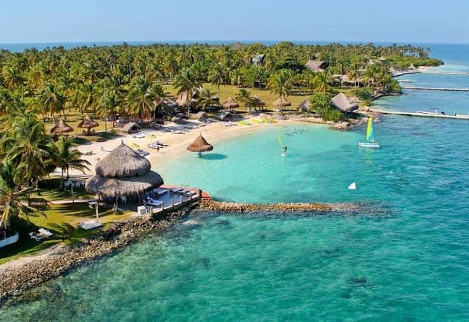 Tour de flotilla por el Caribe en un emocionante catamaran