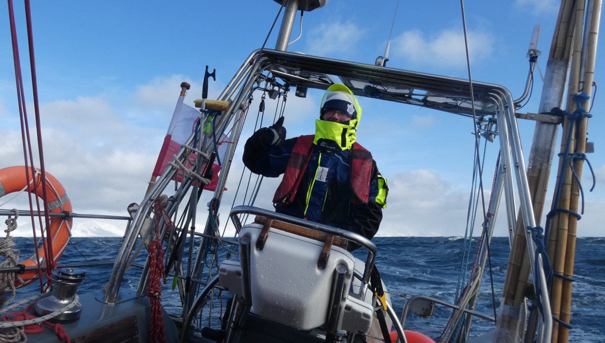 Discover Svalbard in a sailing safari