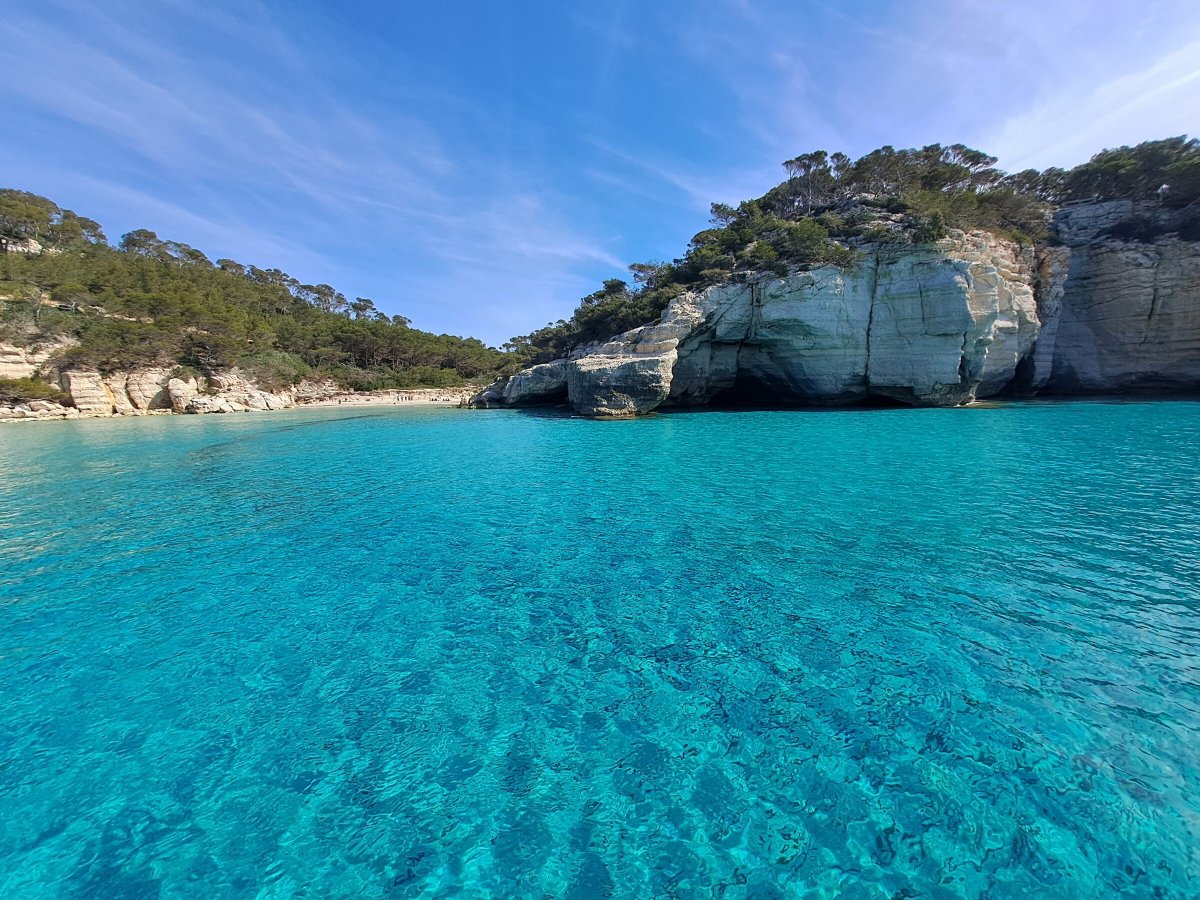 Viaggia in barca e conosci Minorca con swingers