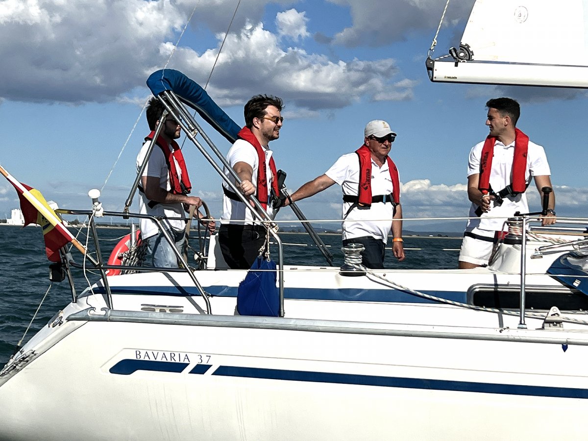Segelkurs für PER-Zertifizierung in Cádiz