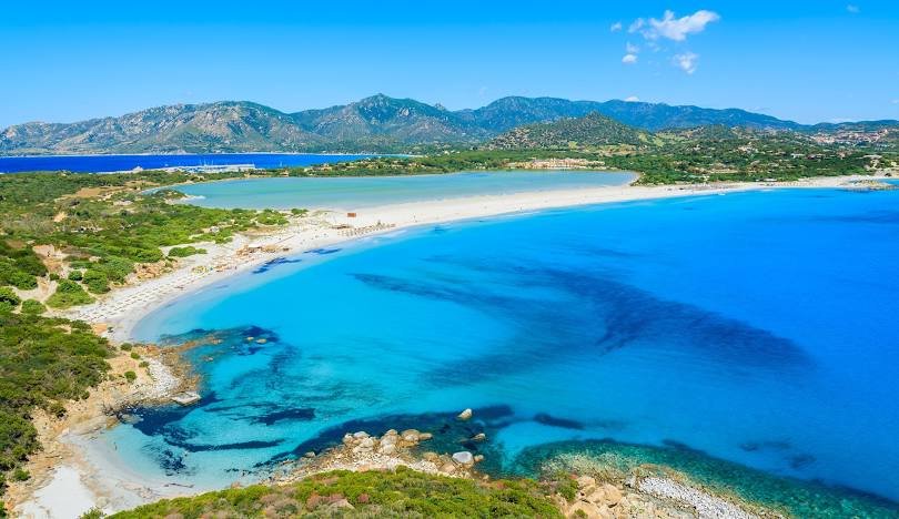 Viajes en barco a través del Mediterráneo desde Cerdeña a Denia