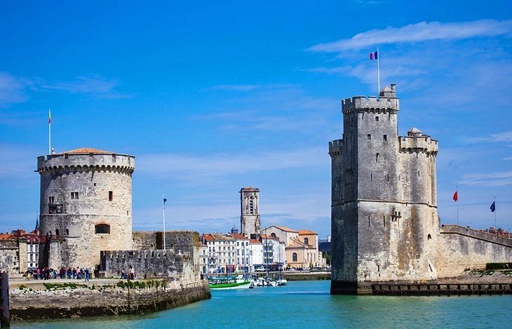 Sail from La Rochelle to Bourdeaux on a Tall Ship