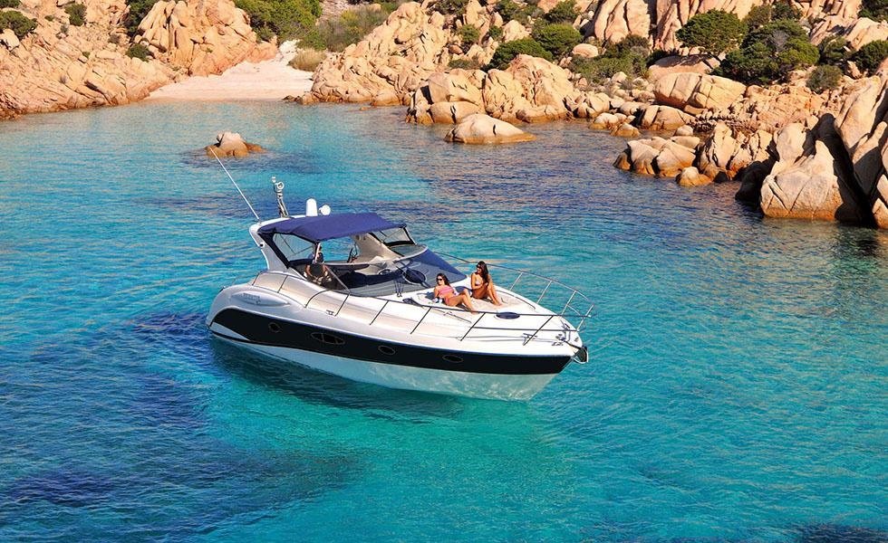 Experience the beauty of Algarve on a luxury yacht