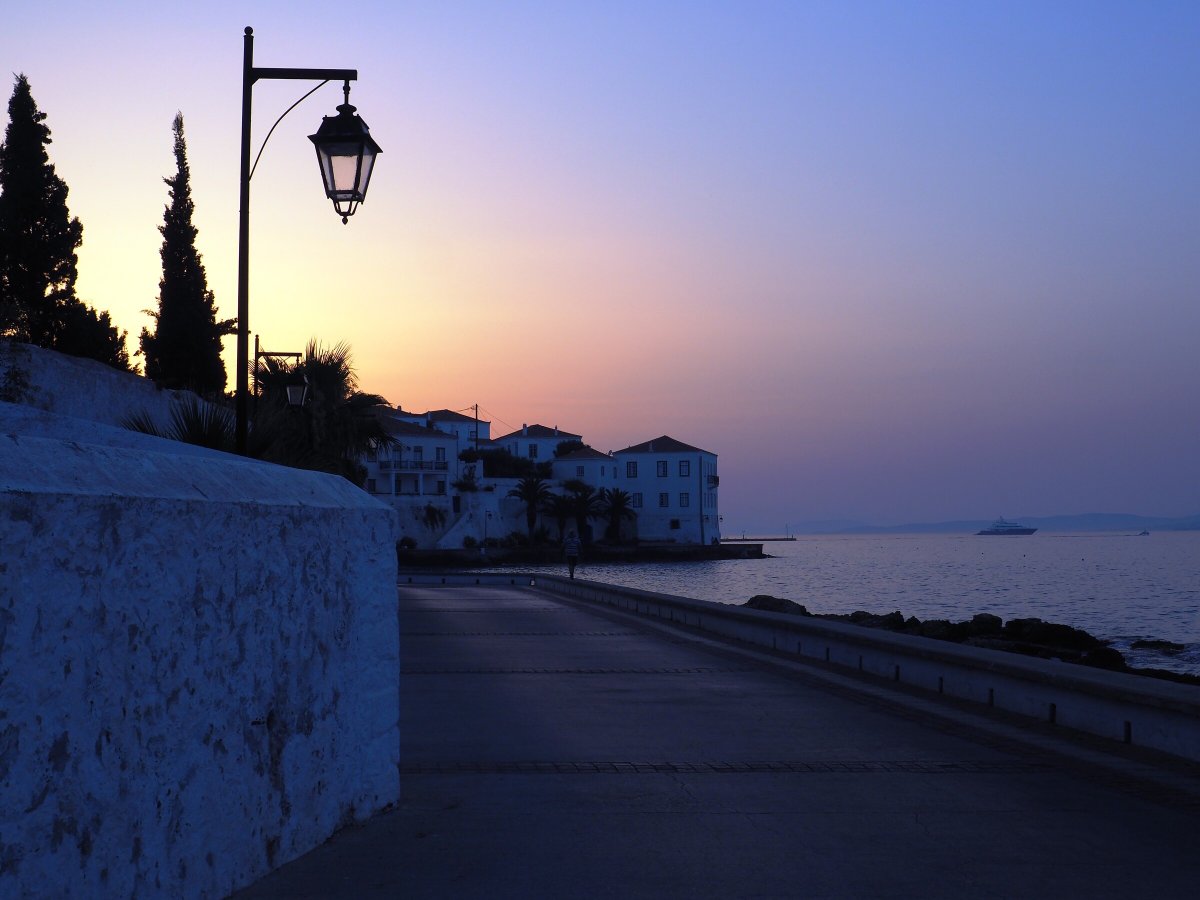 Die Mittelmeerküste auf einem Segelboot erkunden