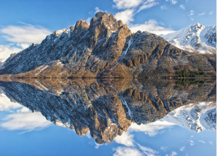 Las montañas escarpadas y los fiordos profundos de Noruega