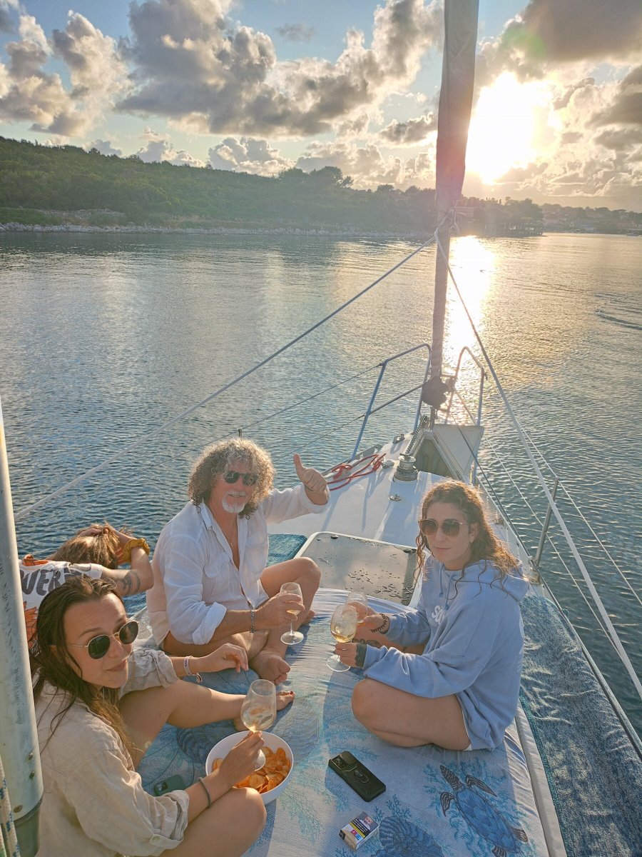 Goditi le acque azzurre di Ibiza