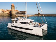 Barco de navegación en el Atlántico hacia Cabo Verde