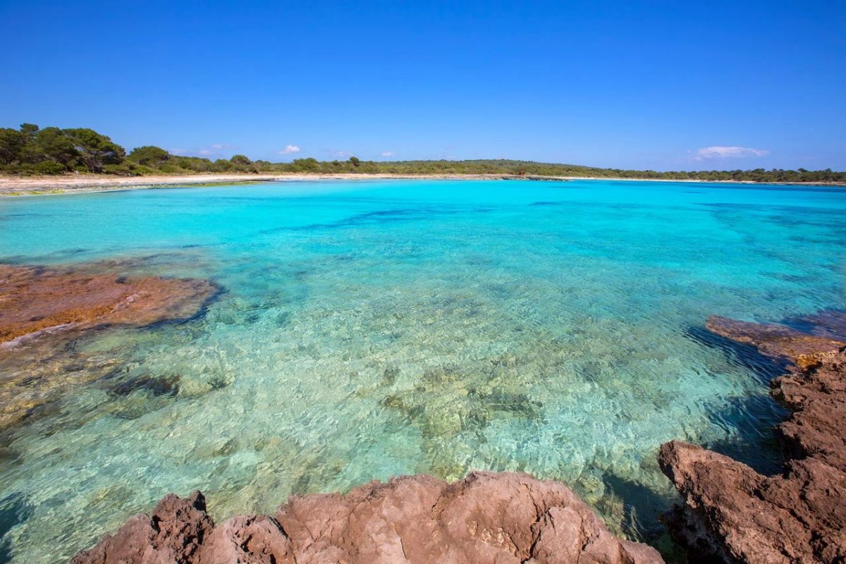 Una vista unica di Menorca dal mare