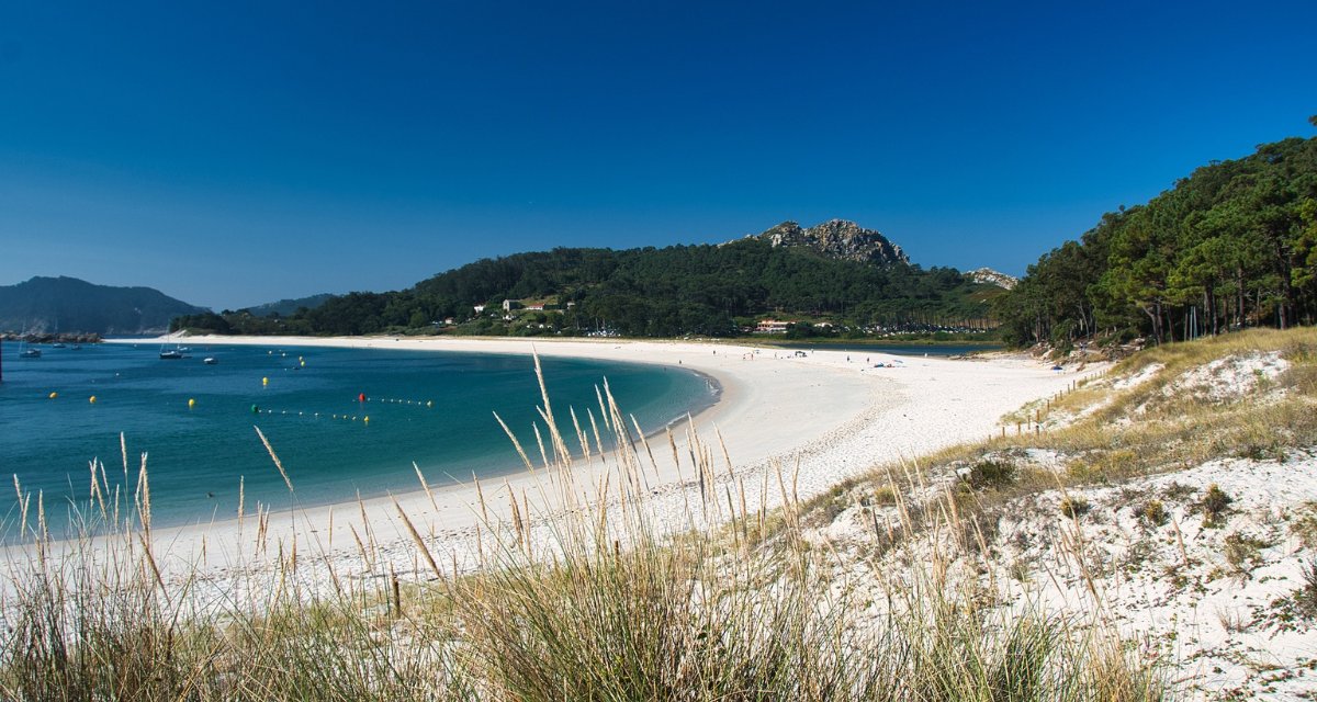 Explore the Galician coasts on a sailing trip
