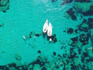Wohin sich nur wenige trauen: Einwegsegeln an der Westküste Sardiniens!