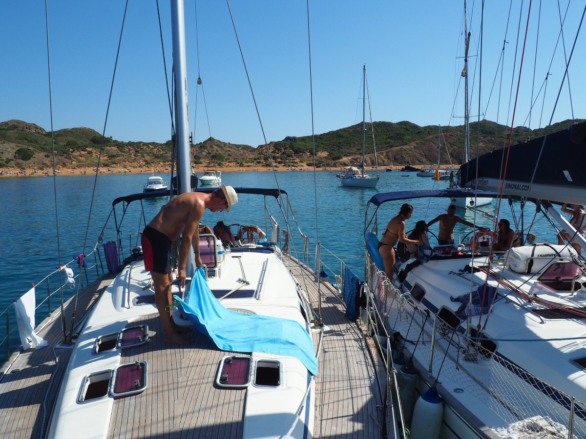 Navegando por las aguas cristalinas de Menorca