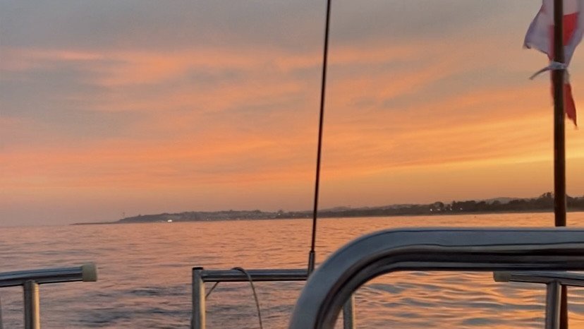 Abenddämmerung auf einem Segelboot