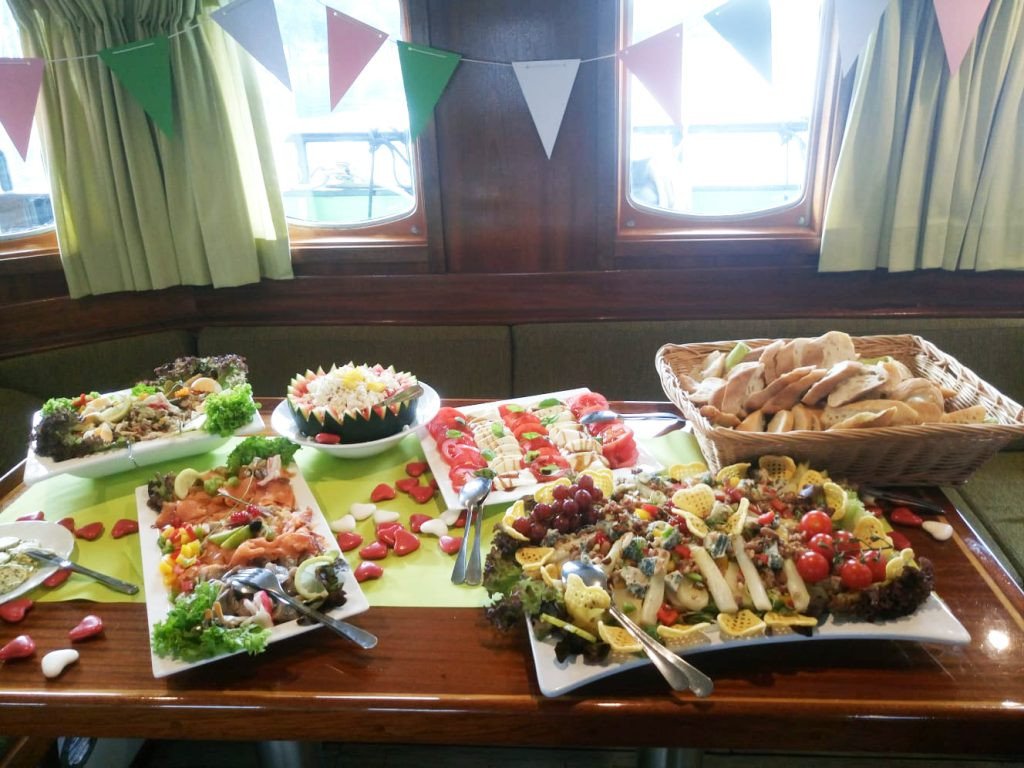 Twister-food-buffet-1024x768