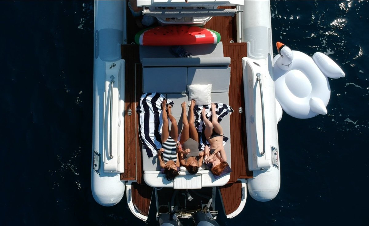 fiesta en barco barcelona 