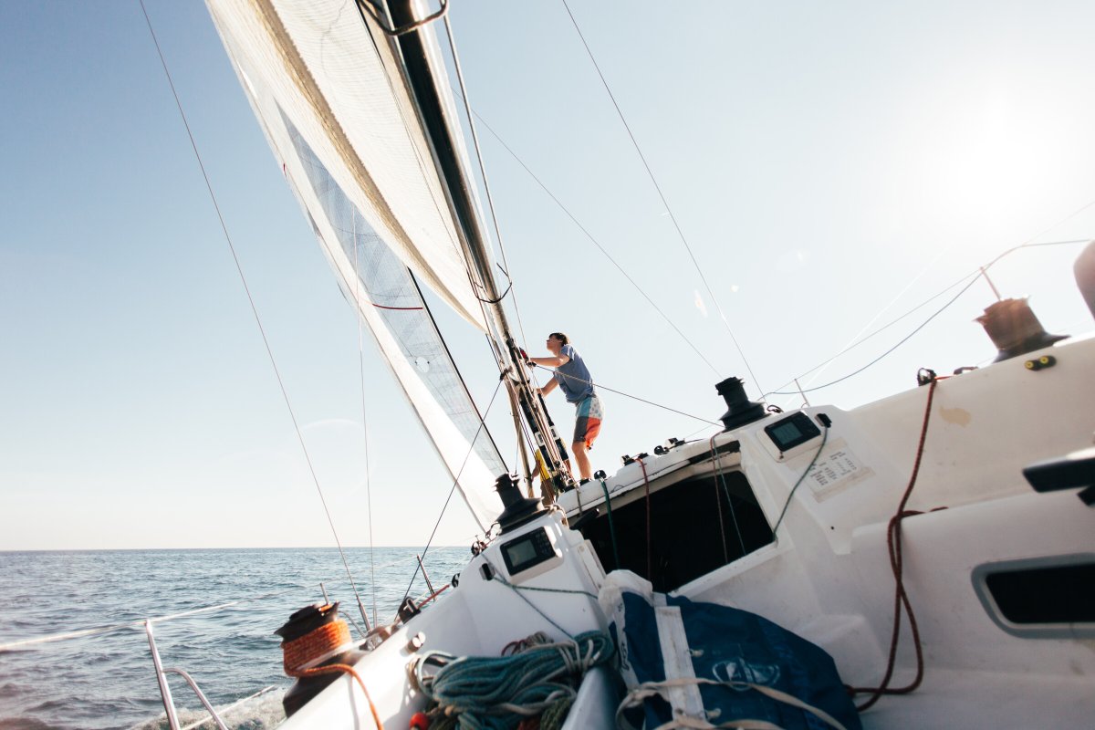 Navigation experience on a boat in Valencia with on-board accommodation.