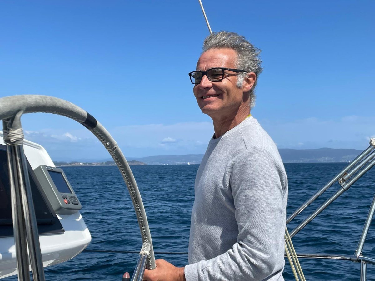 Explore the Galician coasts on a sailing trip