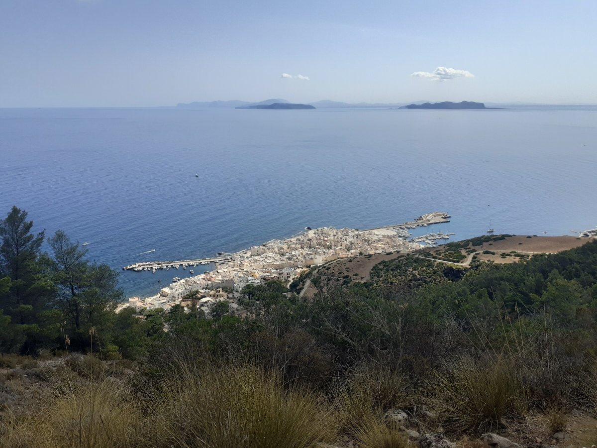 Esplora la Sicilia e le isole Egadi su un catamarano
