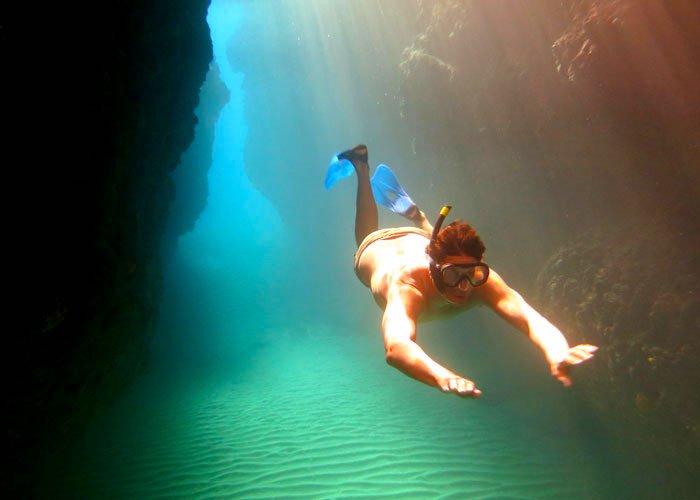 Excursión de navegación en el mar Mediterráneo