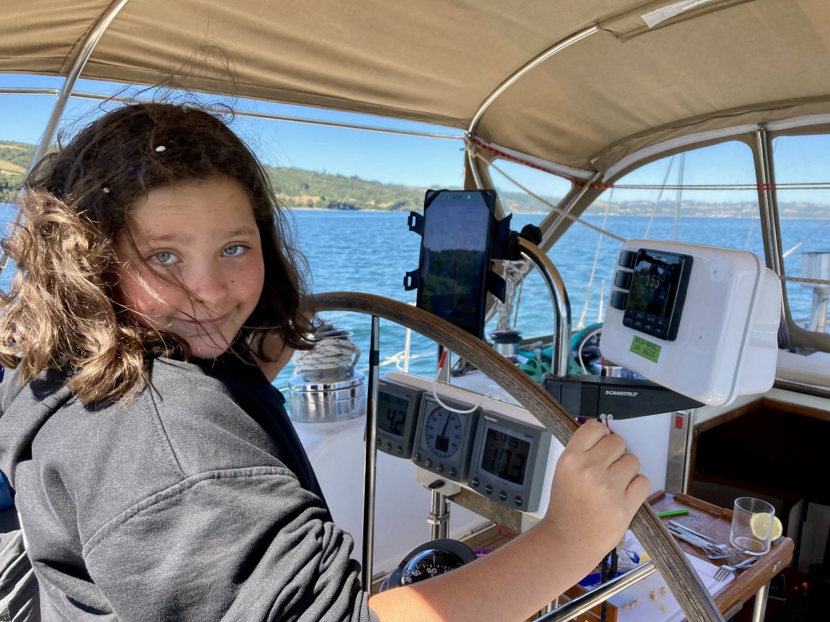 Sailing through the channels of Chiloé Archipelago in 3 days