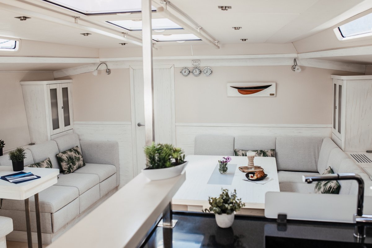 Sailboat - Hanse - 19 meters