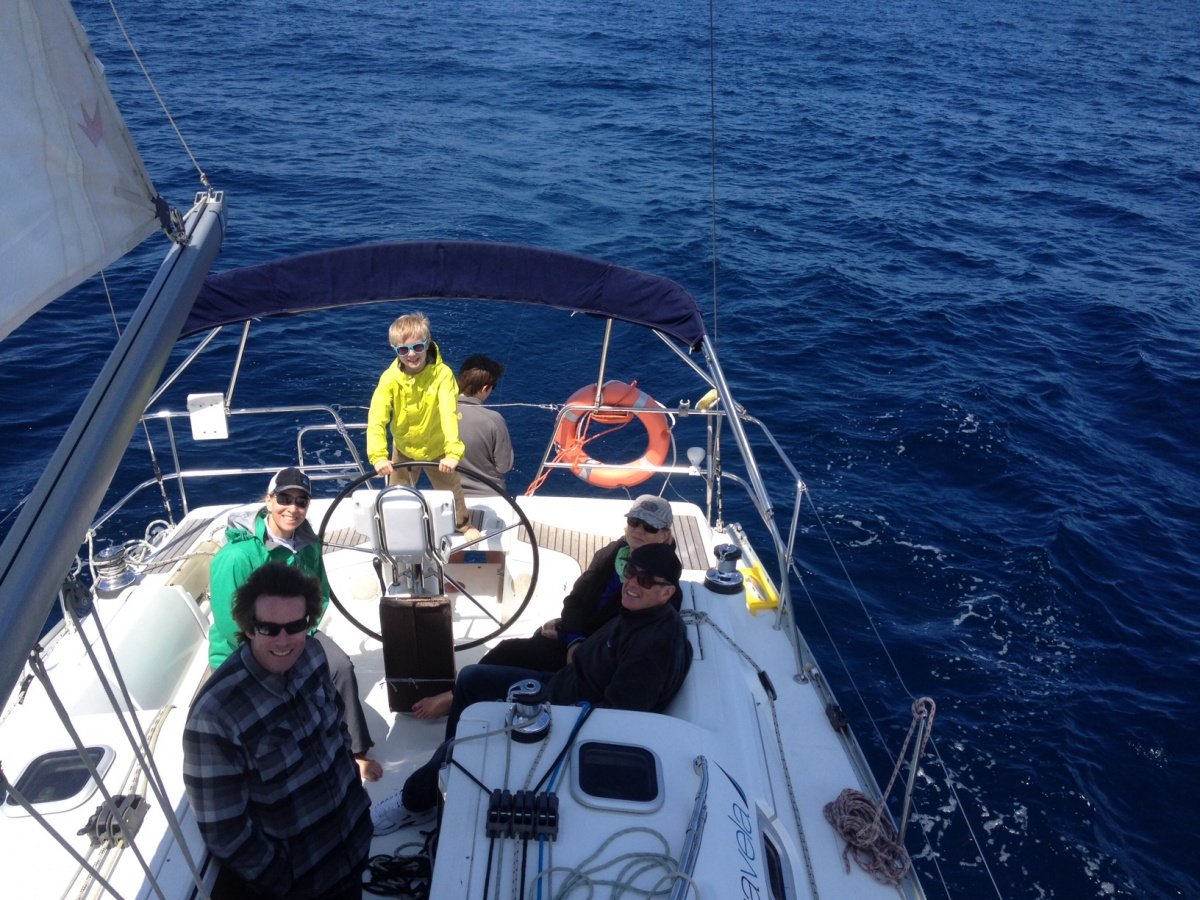 Aprende a navegar en San Sebastián con nuestra clase magistral de vela