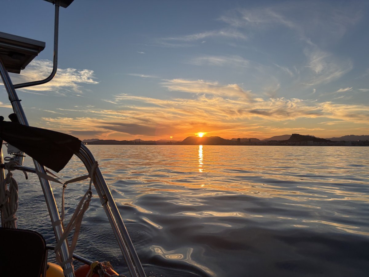 Sunset sailing ad Alicante per gruppi privati