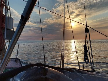 Vacanze in barca a vela attraverso le calette di Ibiza e Formentera