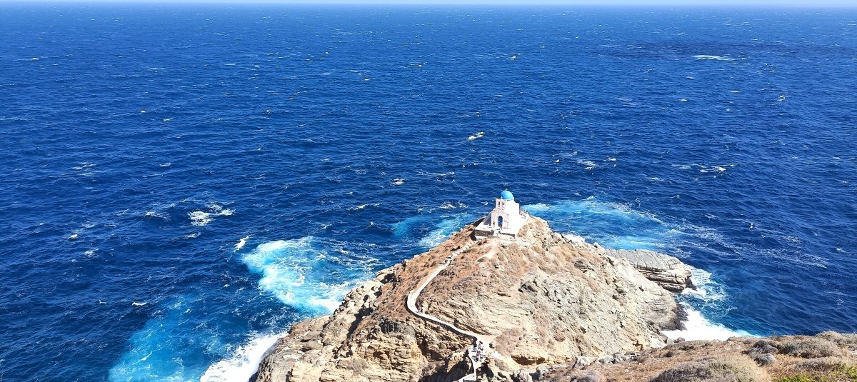 Barcos de crucero en el mar Mediterráneo