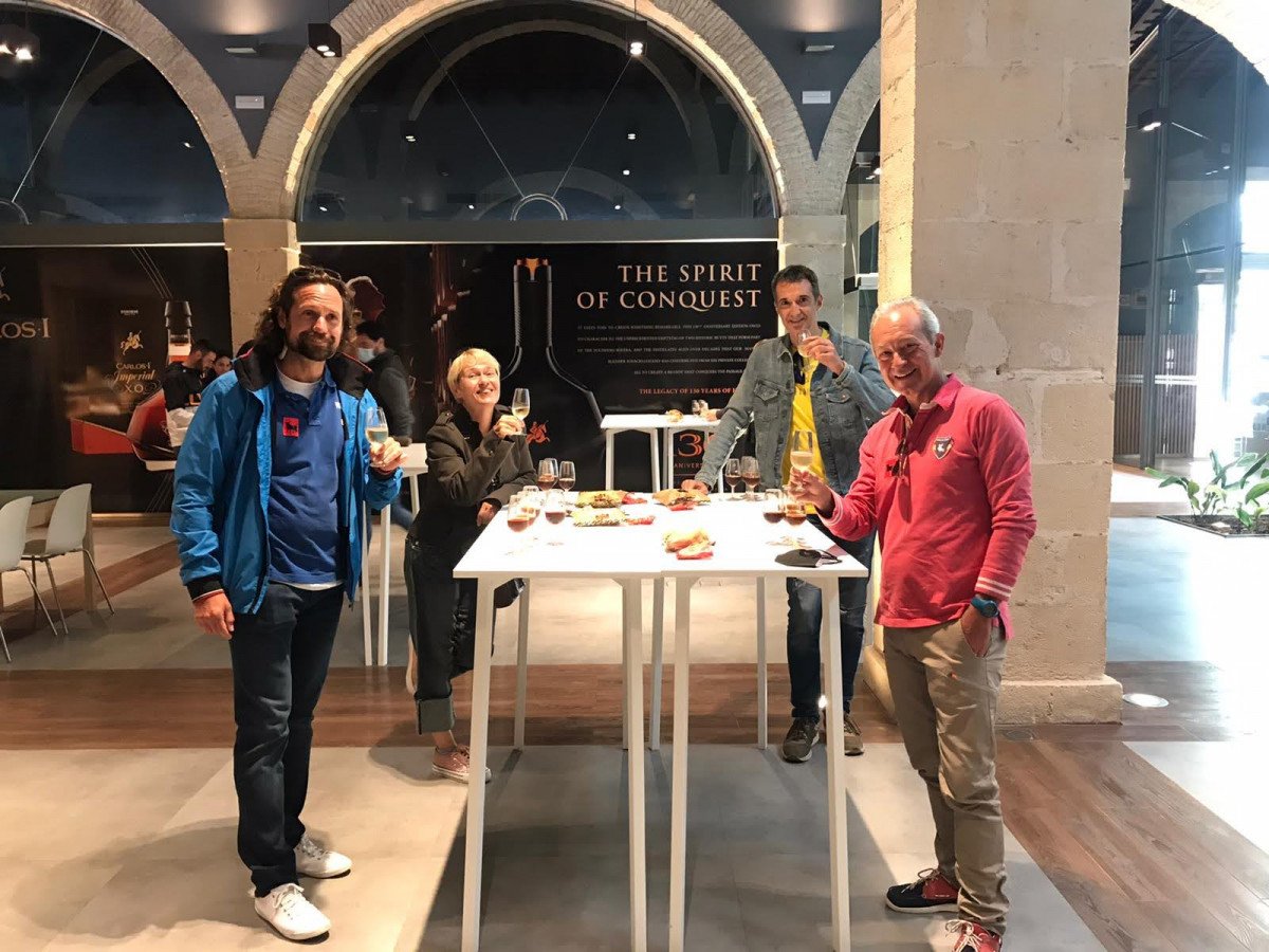 Ammirare le stelle e le tapas dal mare