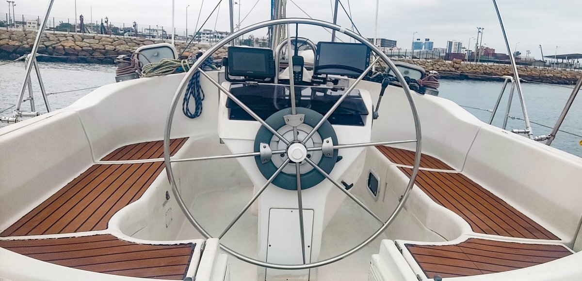 Enjoy sailing trips along the coast of Manta, Ecuador