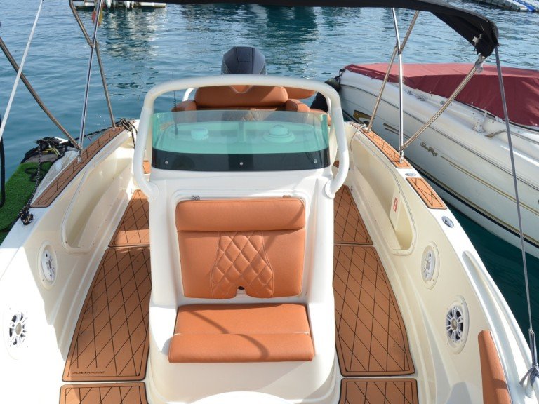 PRO-LINE Boats - 8 {{i18n.capacity}}