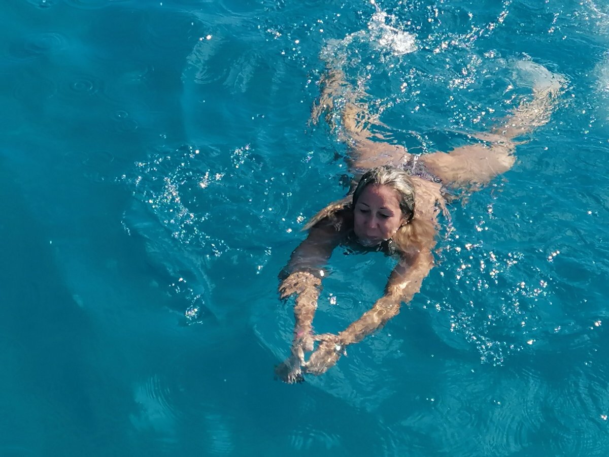 Sail on a cruise through the coves