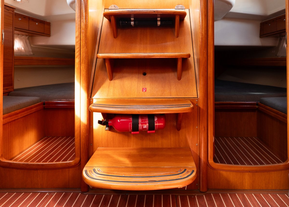 Esperienza di navigazione in barca a vela al largo della costa di Valencia