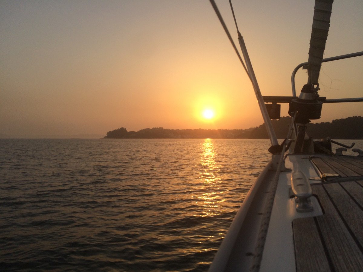 Enjoy the beauty of the sea on a day of sailing from Sada