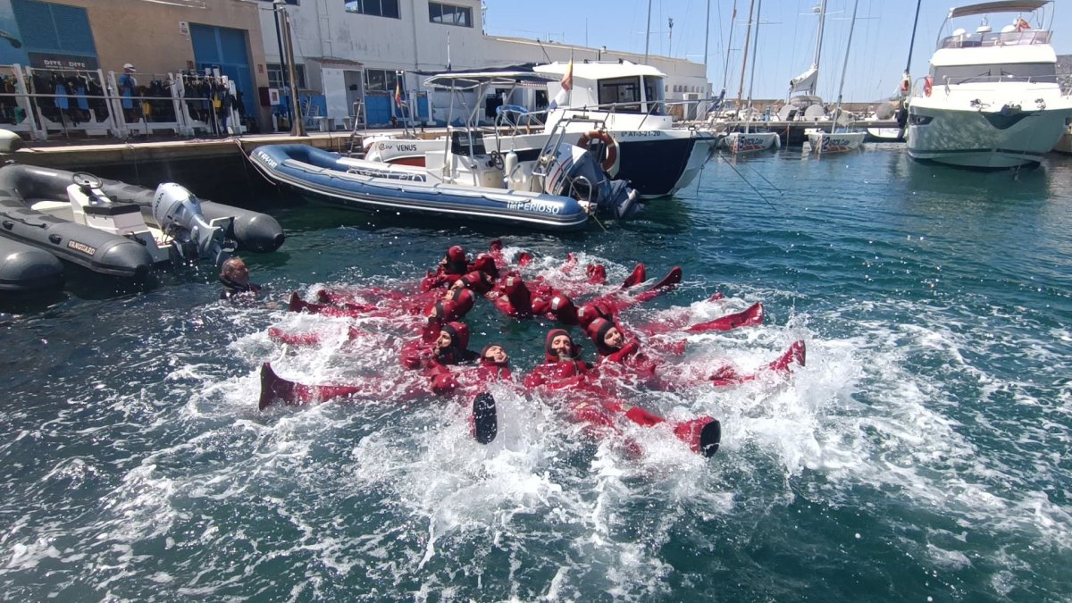Barcos de navegación en el mar menorquino