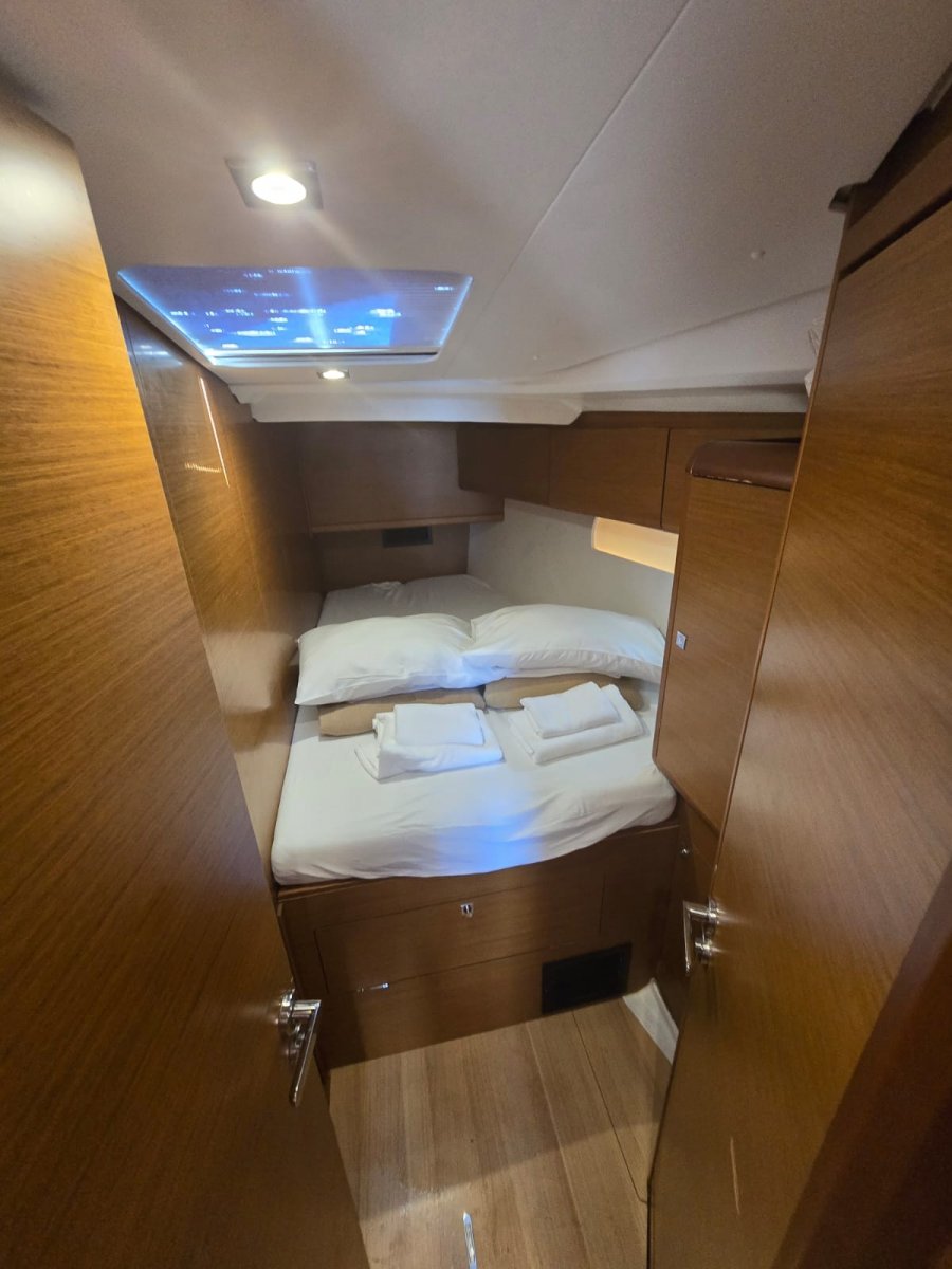 Sailboat - Jeanneau - 15.75 meters